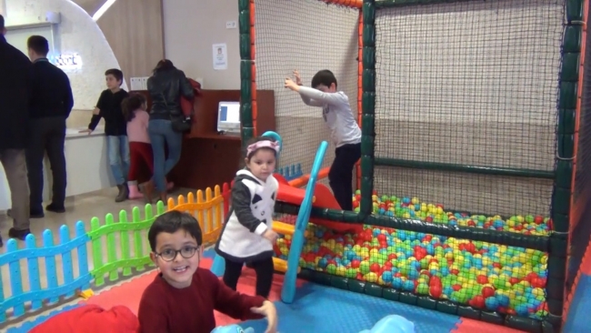 Kırıkkale Üniversitesinde diş hekiminden korkan çocuklara oyun alanı